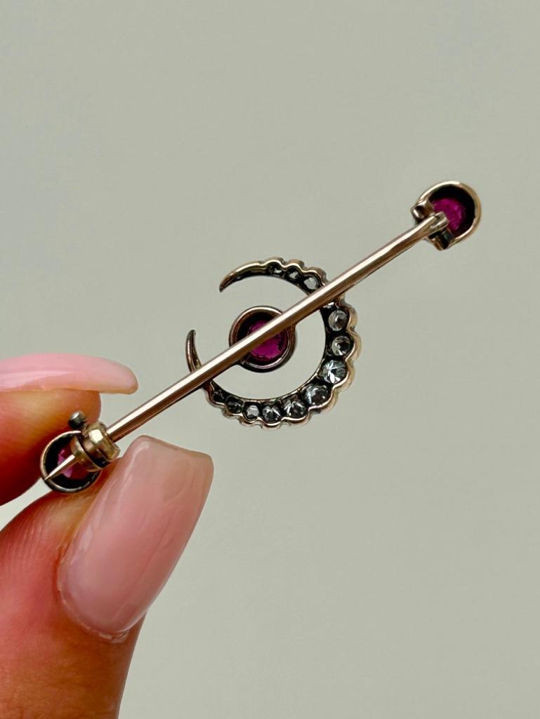 Large Antique Ruby and Diamond Boxed Crescent Brooch in Gold - Image 7 of 7