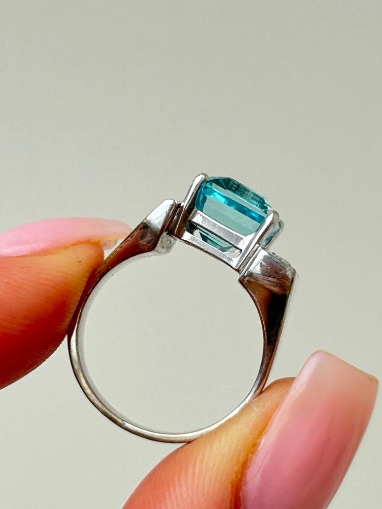 Amazing Modernistic Aquamarine and Diamond Ring in Chunky White Gold - Image 3 of 12