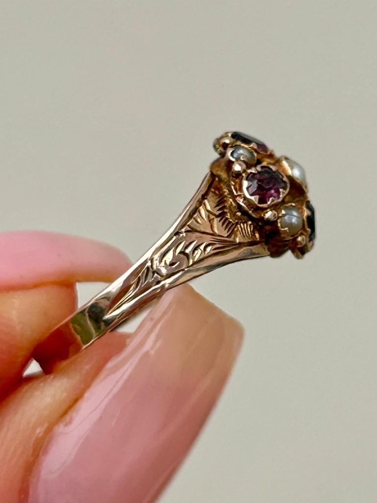 Antique 9ct Yellow Gold Garnet and Pearl Ring - Image 8 of 9