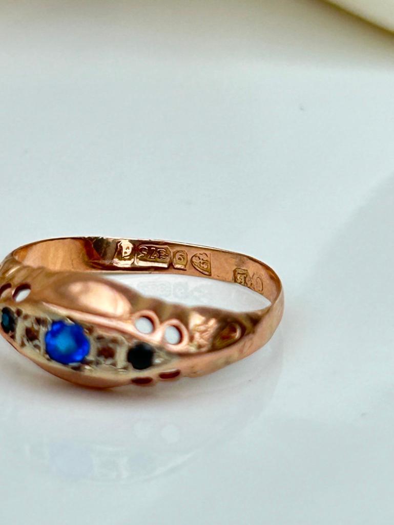 Sweet 9ct Gold Sapphire and Diamond 5 Stone Ring - Image 7 of 8