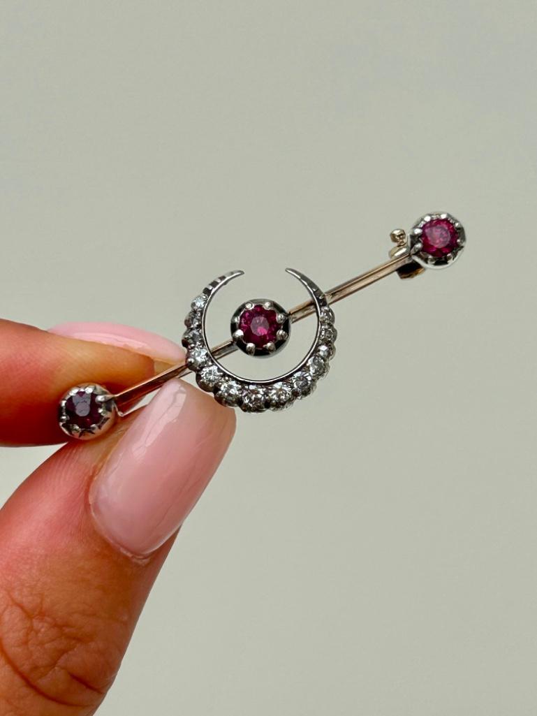 Large Antique Ruby and Diamond Boxed Crescent Brooch in Gold - Image 4 of 7