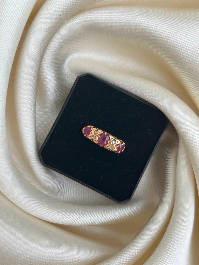 18ct Yellow Gold Ruby and Diamond Ring - Image 4 of 8