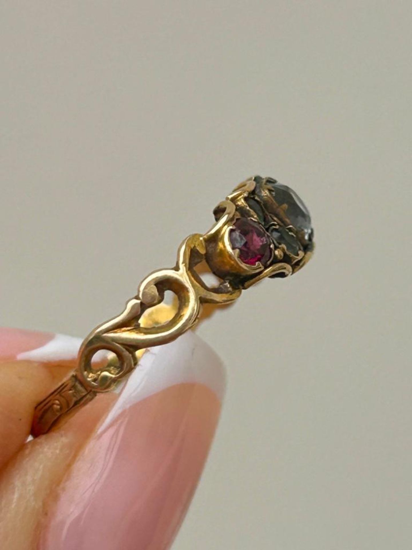 Antique Gemstone Ring in Gold - Image 3 of 7