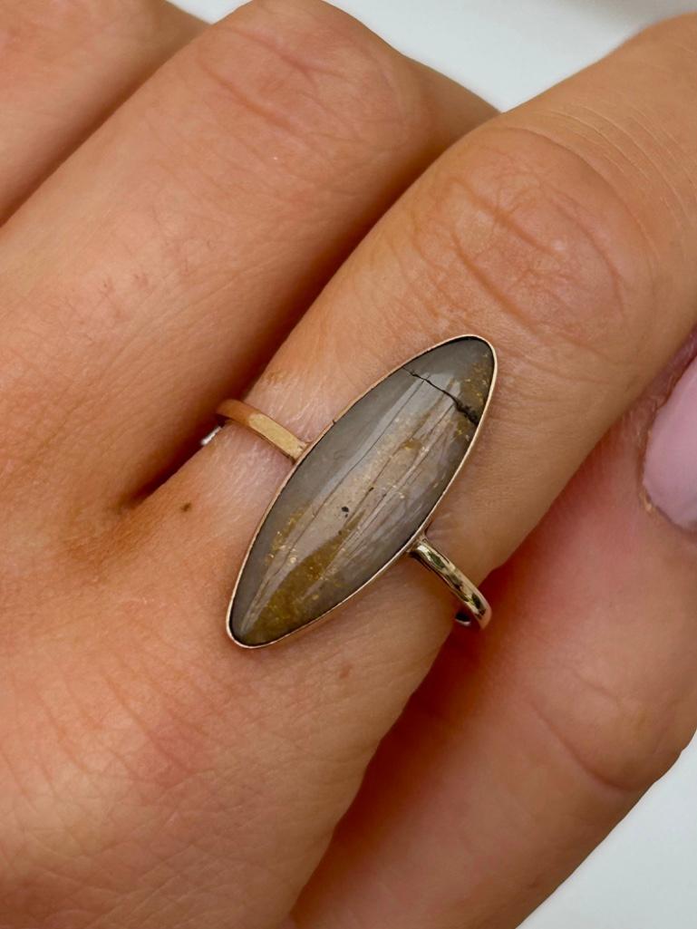 Antique Agate Navette Ring in Gold - Image 3 of 5