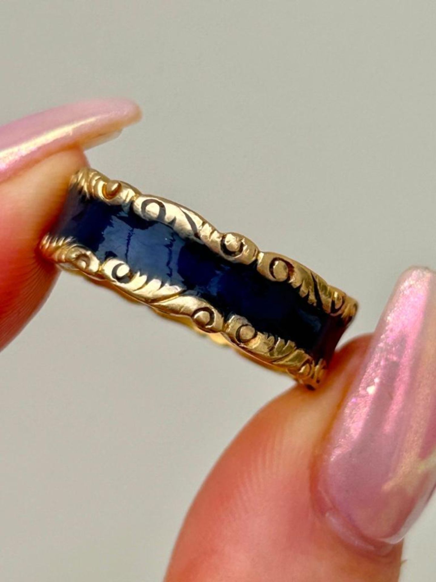 Chunky 18ct Yellow Gold Blue Morning Band Ring - Image 4 of 8