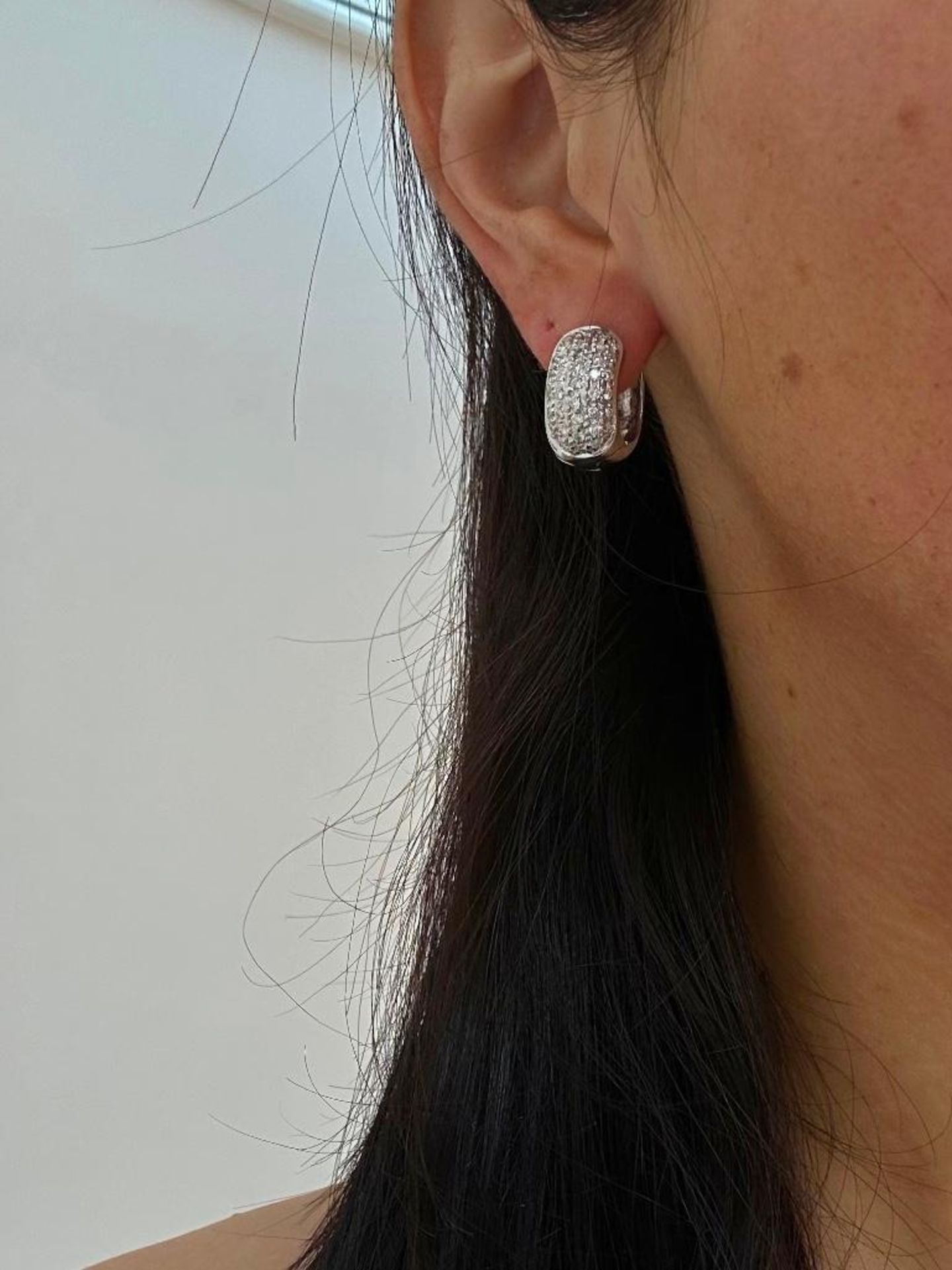 Chunky 18ct White Gold Diamond Hoop Earrings - Image 2 of 8