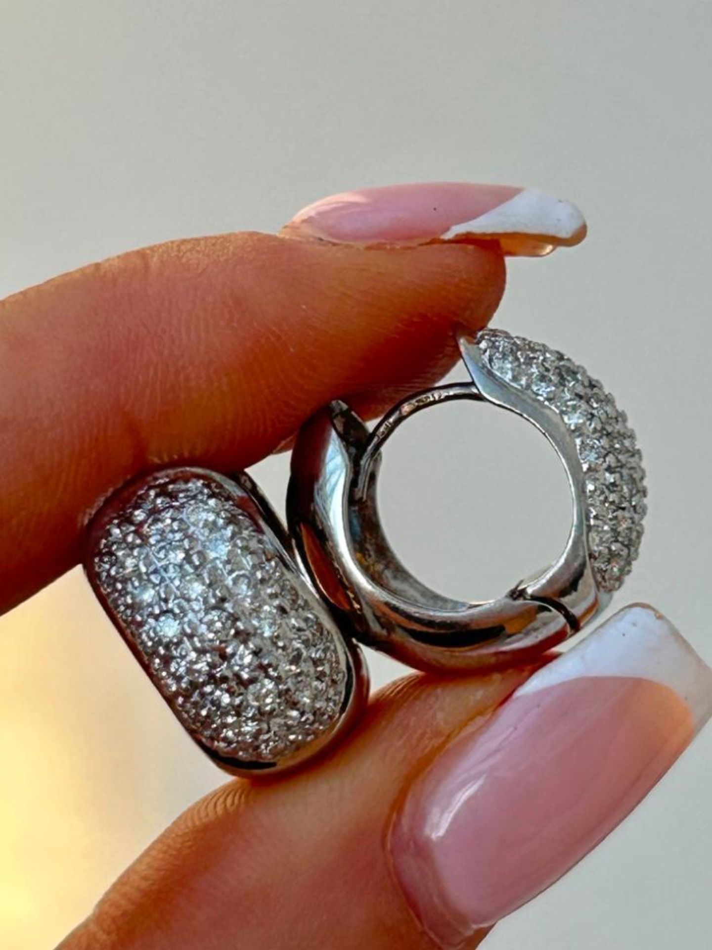 Chunky 18ct White Gold Diamond Hoop Earrings - Image 5 of 8