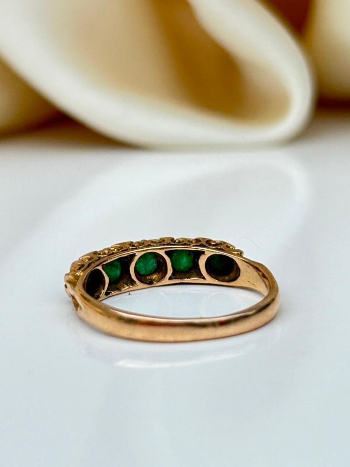 18ct Yellow Gold Emerald 5 Stone Ring with Diamond Points - Image 8 of 8