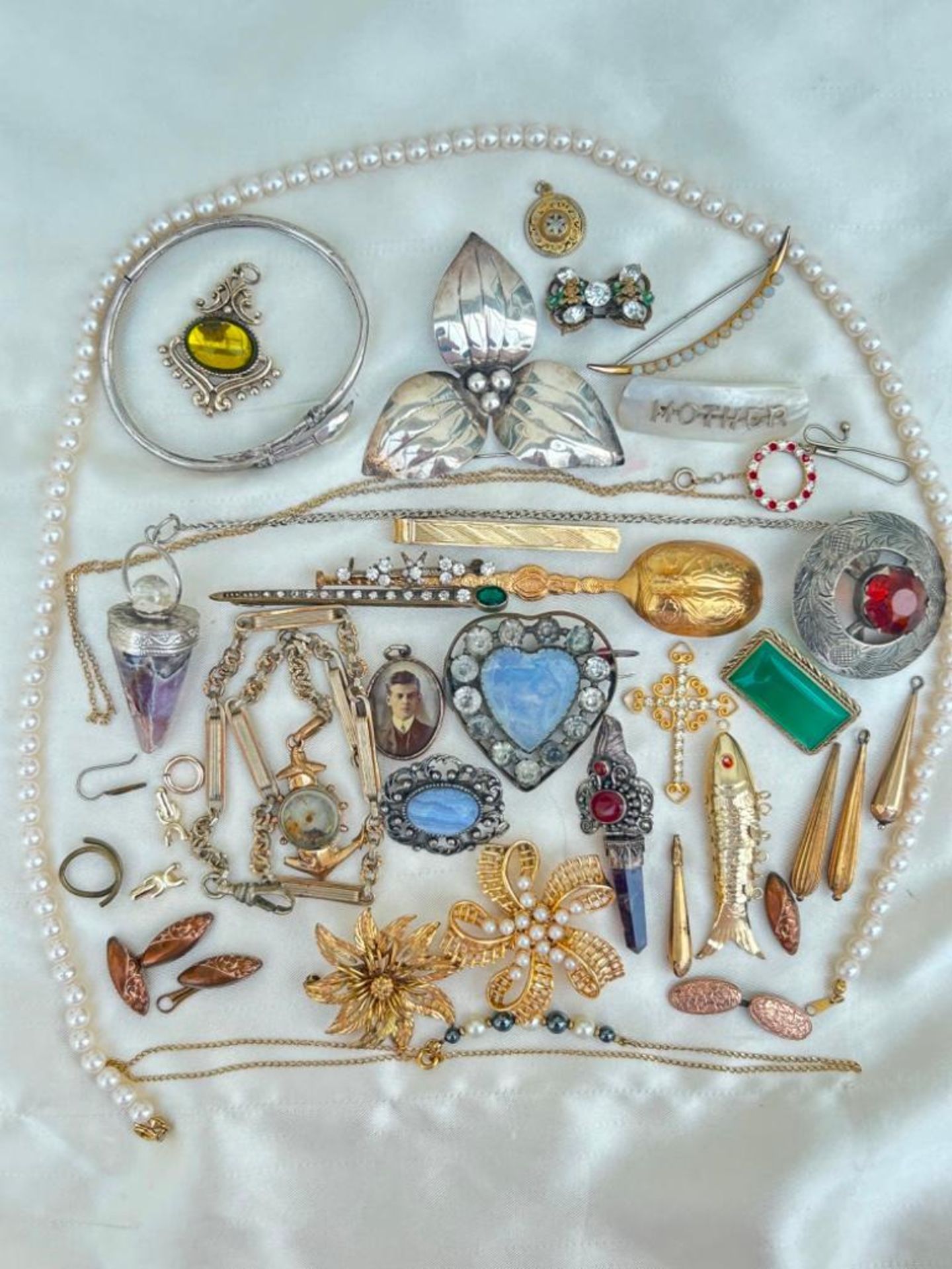 Large Antique & Vintage Mixed Jewellery Lot inc Bangle etc - Image 2 of 5