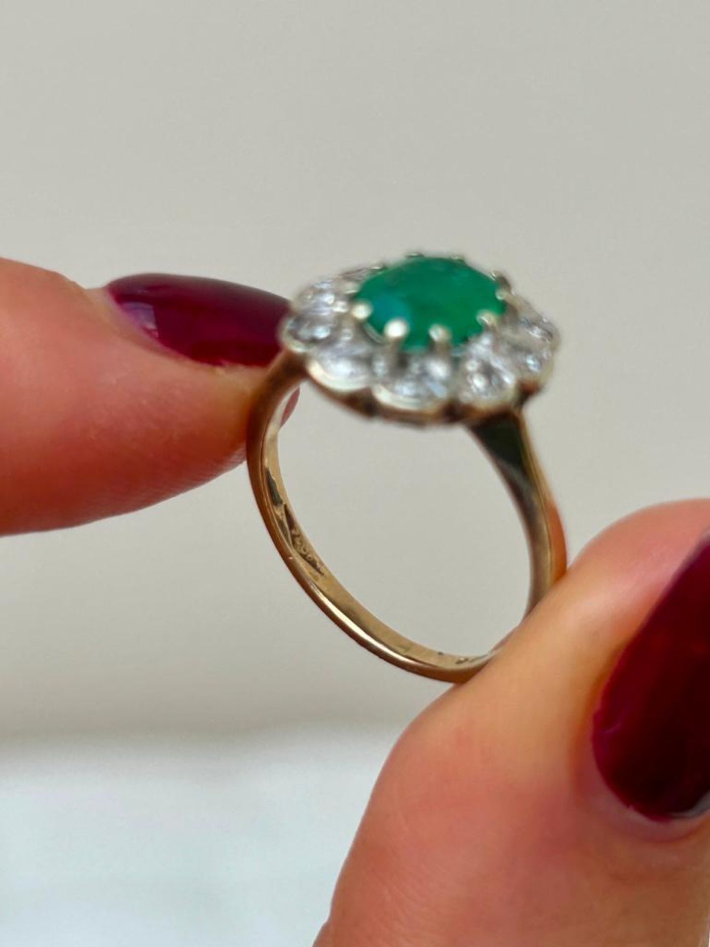 Emerald and Diamond Cluster Ring in 9ct Gold - Image 7 of 7