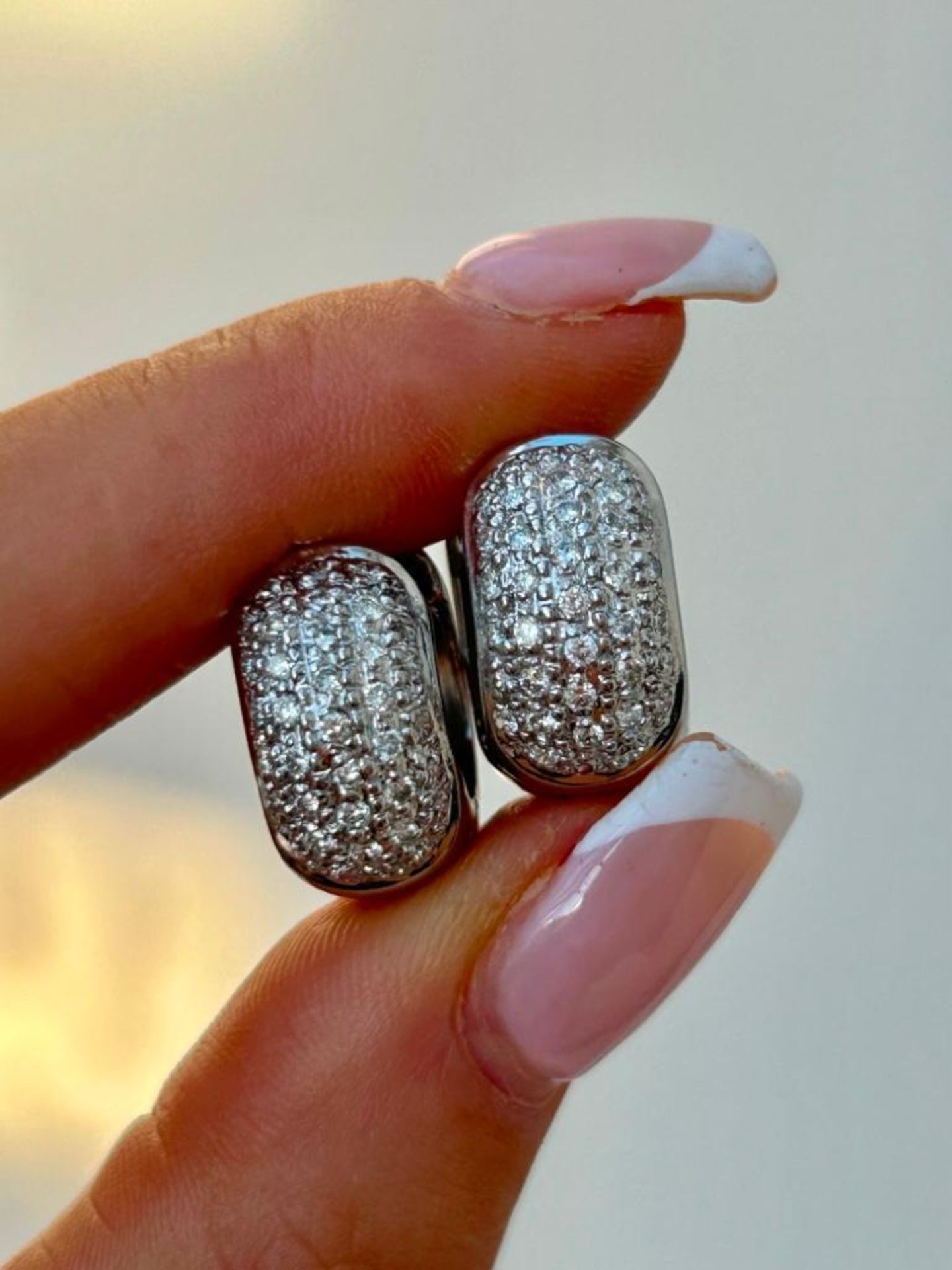 Chunky 18ct White Gold Diamond Hoop Earrings - Image 3 of 8