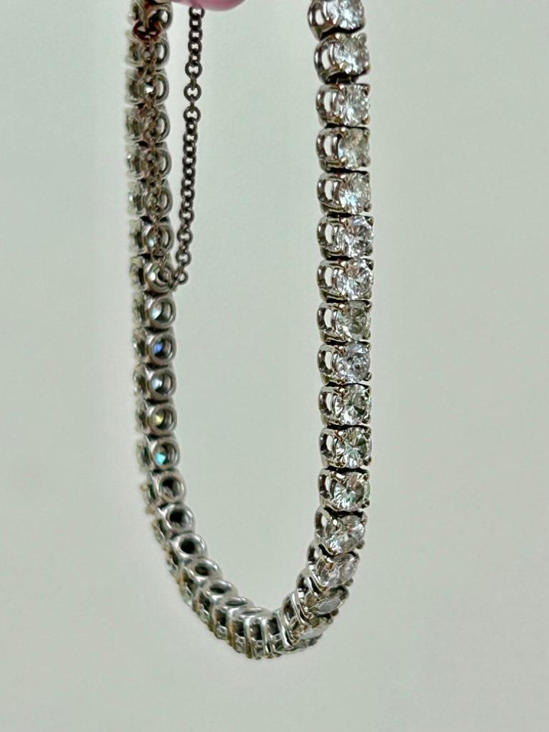 Diamond Line Bracelet in 18ct White Gold - Image 8 of 8