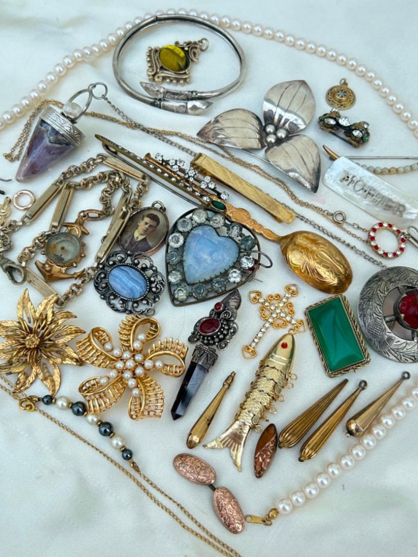 Large Antique & Vintage Mixed Jewellery Lot inc Bangle etc - Image 4 of 5