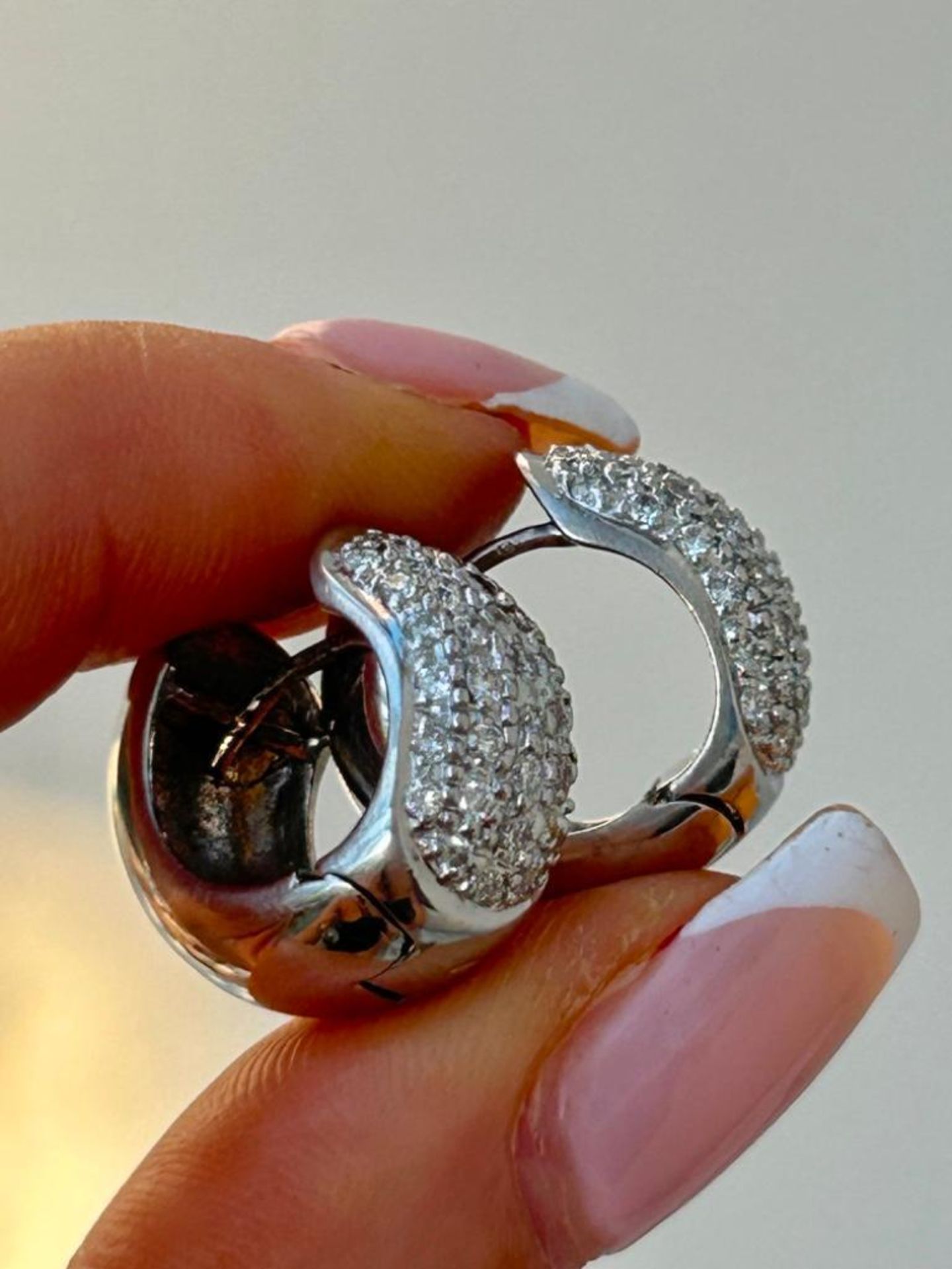 Chunky 18ct White Gold Diamond Hoop Earrings - Image 4 of 8