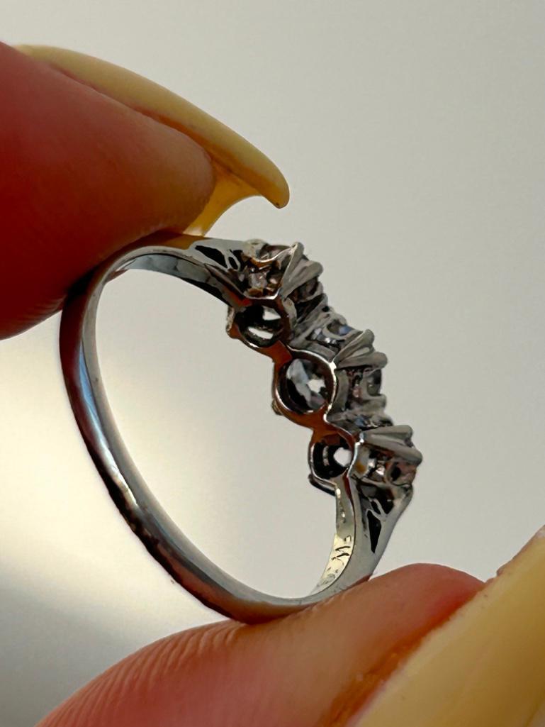 18ct White Gold Diamond 3 Stone Ring Total 70pts - Image 8 of 8