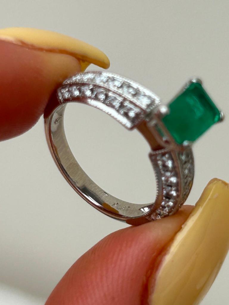 Outstanding Platinum Emerald and Diamond Ring - Image 10 of 10