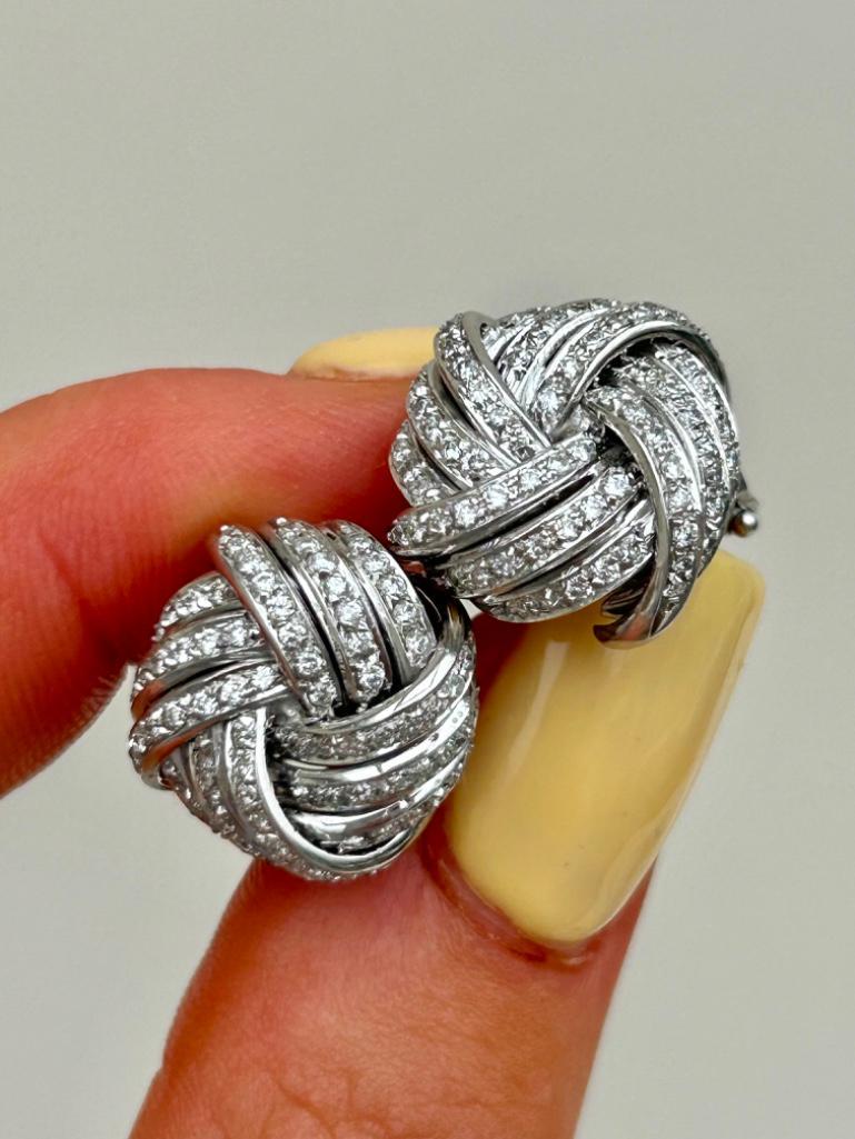 Outstanding 18ct White Gold Large Diamond Swirl Earrings - Image 4 of 7