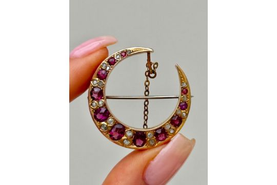 Boxed Tourmaline and Diamond Crescent Brooch in Box - Image 6 of 9