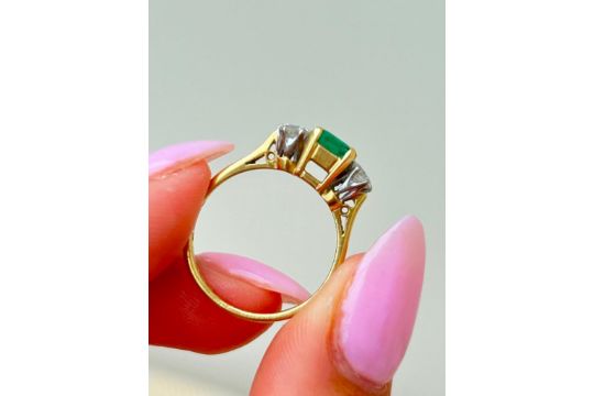 18ct Yellow Gold Emerald and Diamond 3 Stone Ring - Image 4 of 9