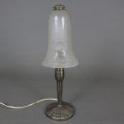 Art Déco-Tischlampe - Frankreich um 1920/30, runder reliefierter Metallfuß, glockenförmiger Lampens