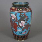Cloisonné-Vase - Japan, 19.Jh., leicht gebauchte Balusterform, abgerundete Schulter mit verengter M