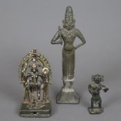 Konvolut Bastar-Gottheiten- Indien, Volkskunst der Bastar-Region, Gelbbronze/Metallguss, patiniert,
