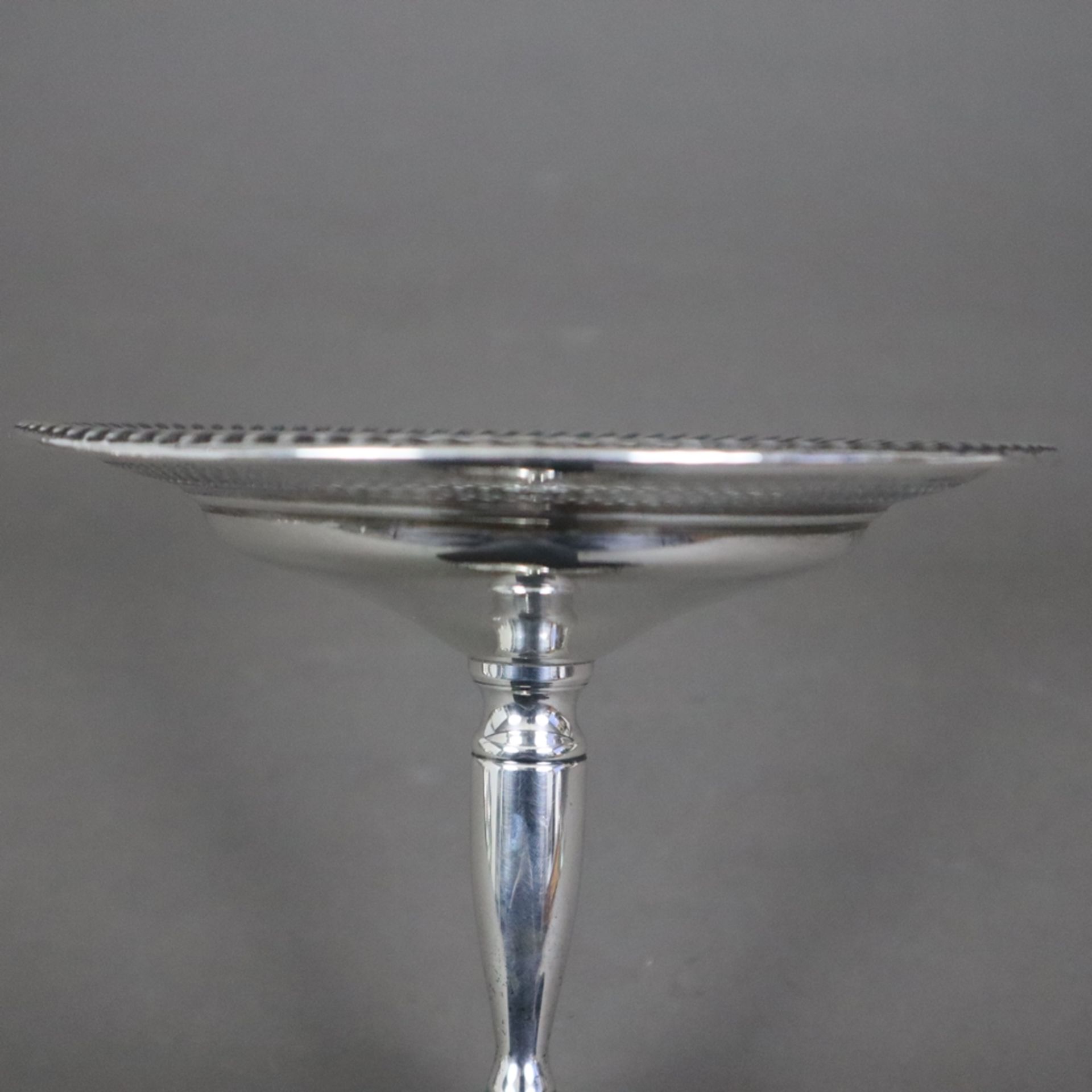 Kleine Tazza in Empireform - 20. Jh., 925er Silber, teils durchbrochen gearbeiteter Rand, unterseit - Image 3 of 7