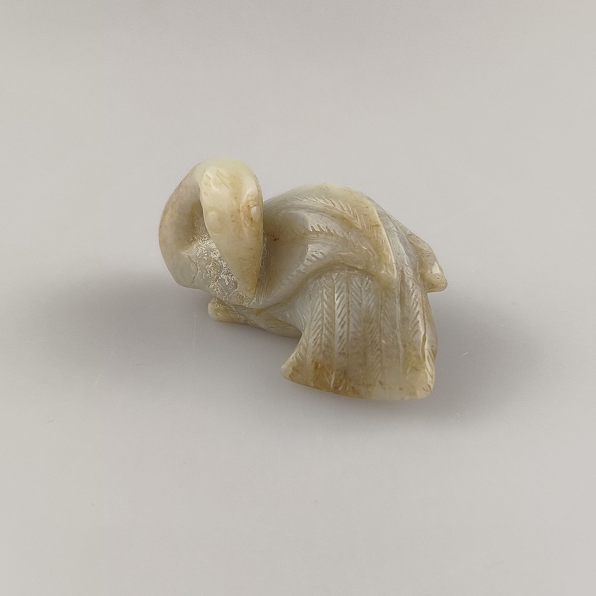 Jadefigur "Gans" - China, im Stil der Yuan-Dynastie, wohl vollrund geschnitzte Gans aus weißer Jade - Image 2 of 6