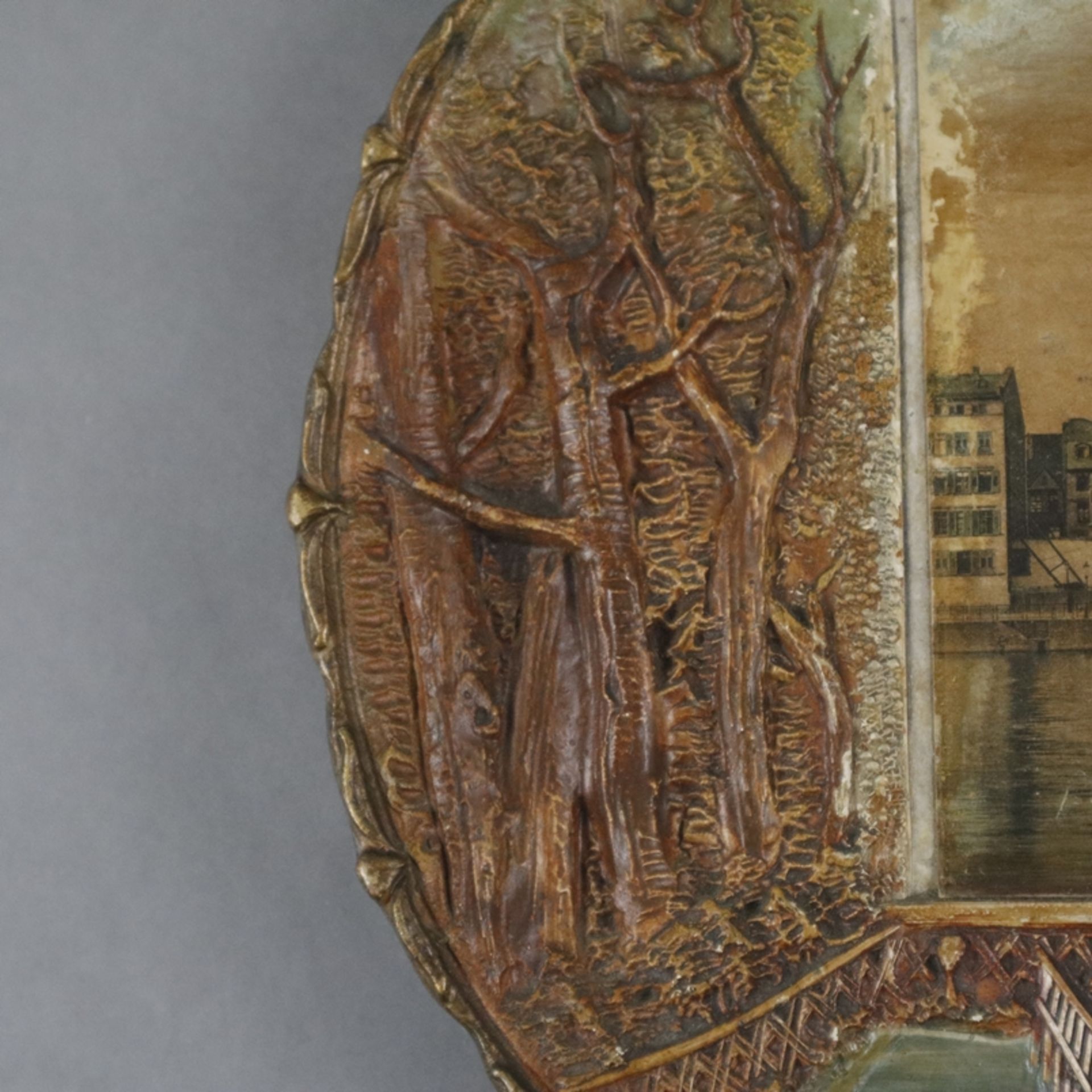 Antiker Souvenirteller "Frankfurt" - Sorau, Niederlausitz, Relief-Wandteller mit aufgeklebtem Frank - Bild 5 aus 8