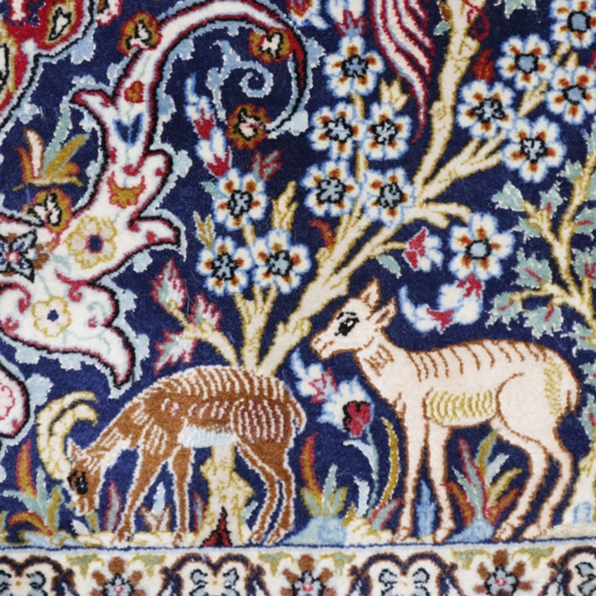 Isfahan-Brücke - Persien, signiert, Wolle mit Seide, blaugrundiges Innenfeld, floral gemustert mit  - Bild 7 aus 10