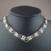 Filigranes Bandcollier - feines Ornamentband aus auf Draht aufgezogenen Perlen im 4er Block, Amethy