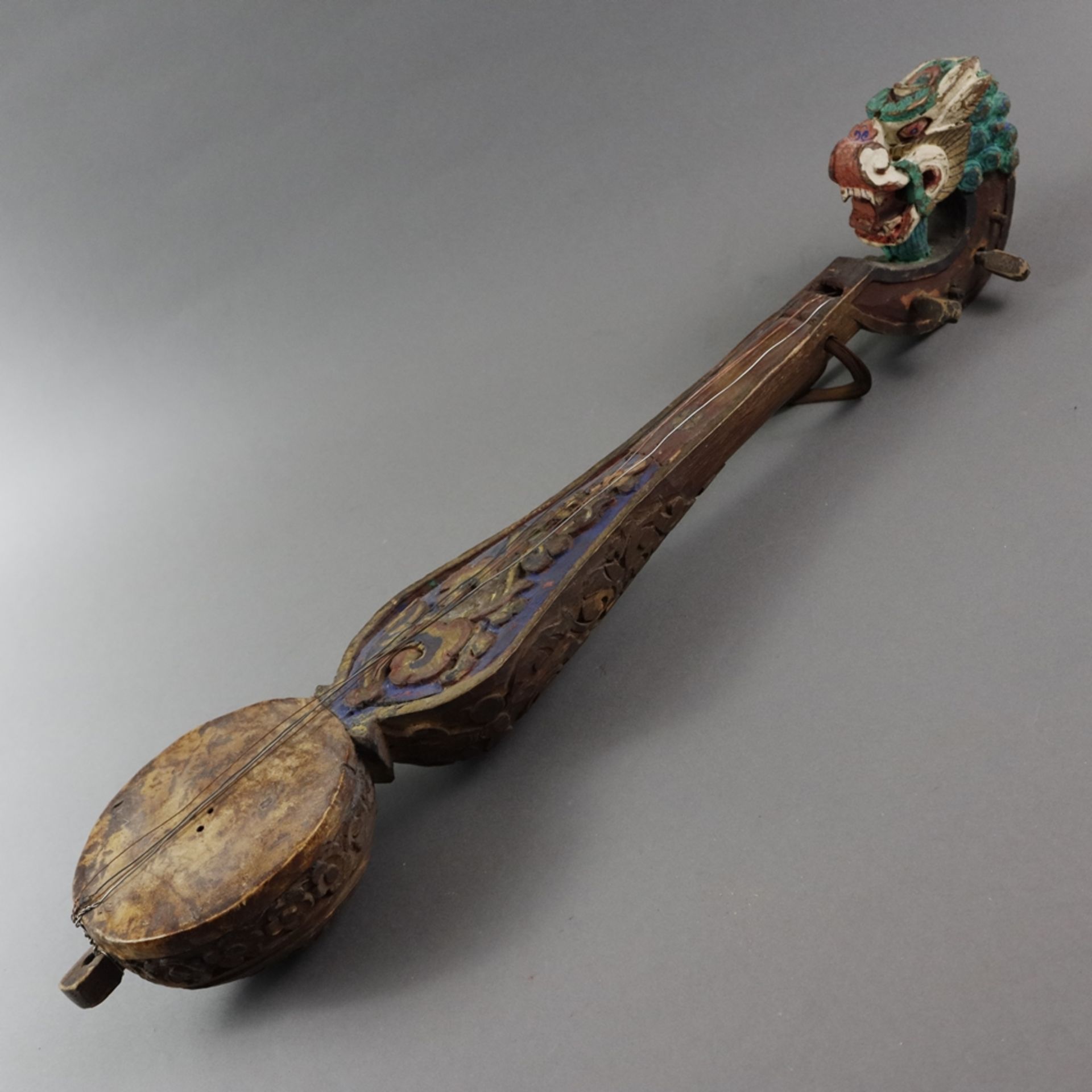 Tibetanische Laute mit Drachenkopf - 19.Jh./um 1900, Saiteninstrument, Holzkorpus, ornamental besch