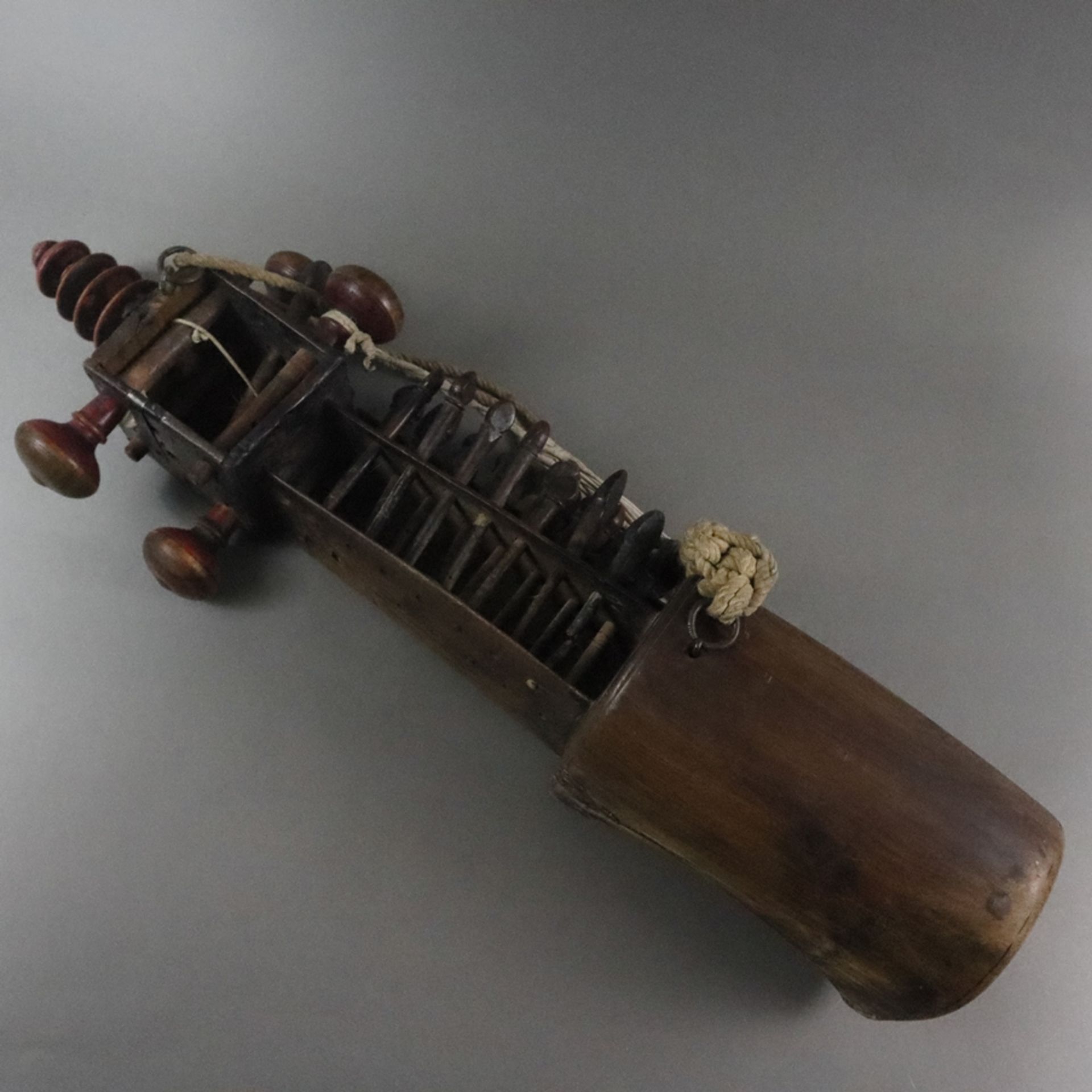 Saiteninstrument Sarangi - Indien/Pakistan/Afghanistan, 19. Jh./um 1900, Holzkorpus mit Beinelement - Bild 9 aus 9