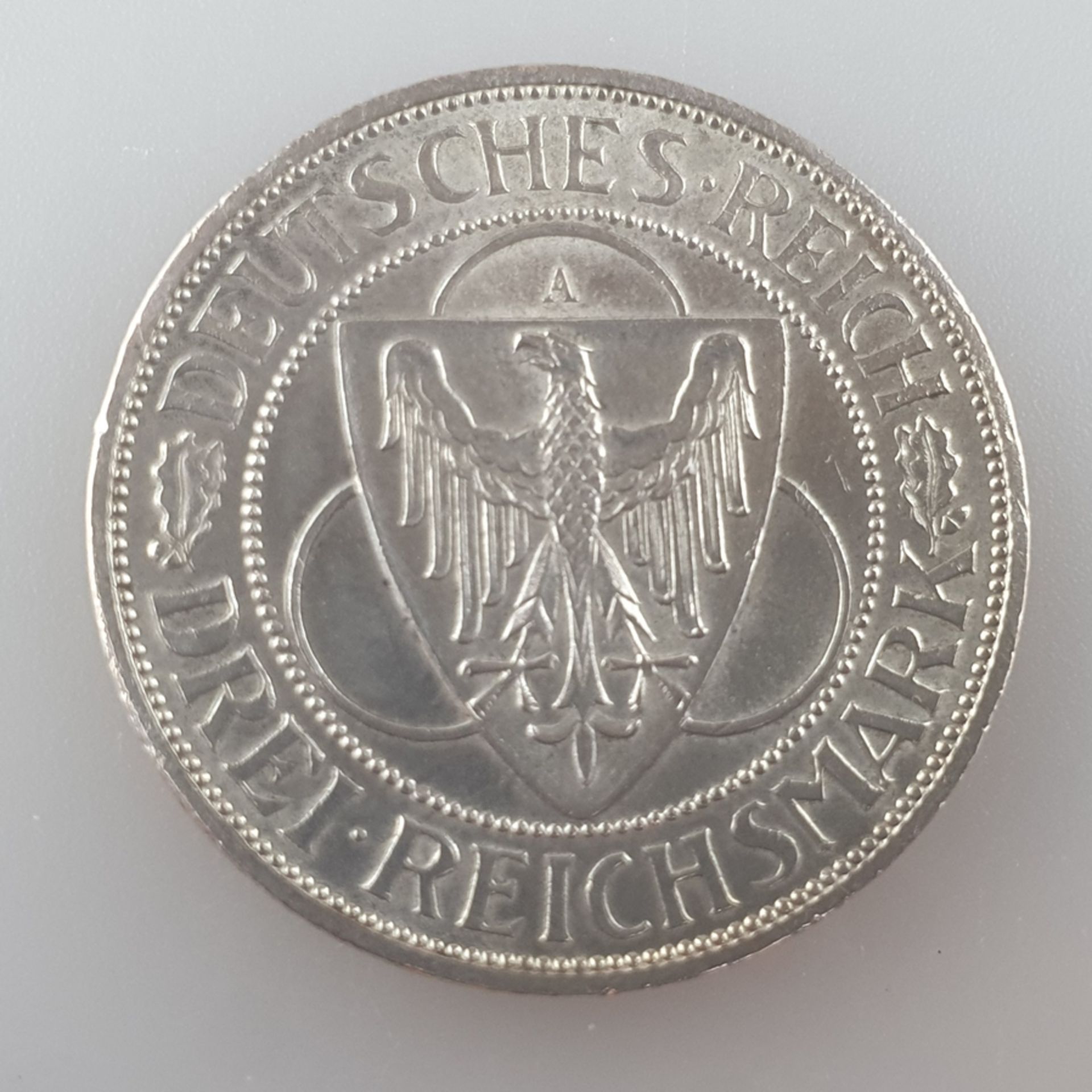 Silbermünze 3 Reichsmark 1930 - Weimarer Republik, " Rheinland- Räumung ", 500/000 Silber, Dm. 30 m - Image 2 of 2