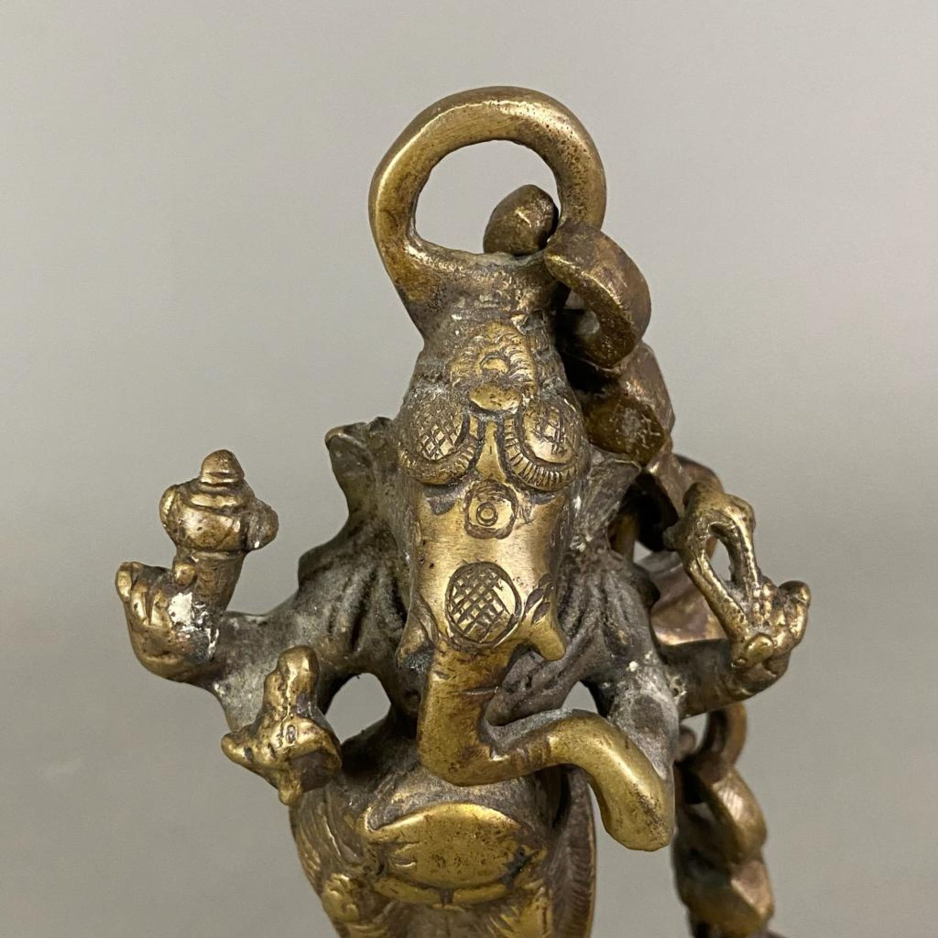 Tempelglocke mit vollrunder Ganesha-Figur als Bekrönung - Bronzelegierung, ausgestattet mit einer G - Bild 5 aus 6