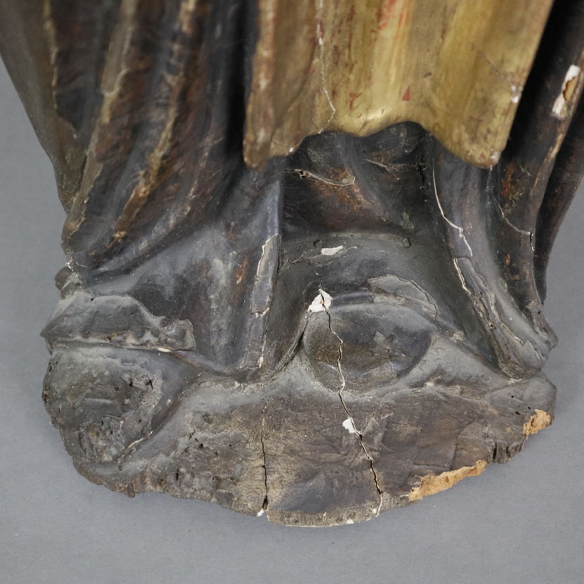 Weibliche Heiligenfigur - wohl spätgotisch, Holz, geschnitzt, polychrom und gold gefasst auf Kreide - Bild 16 aus 16
