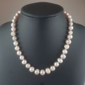 Barocke Perlenkette - 39 individuell geformte Barockperlen champagner- bis silberfarben mit Rosé-Ob
