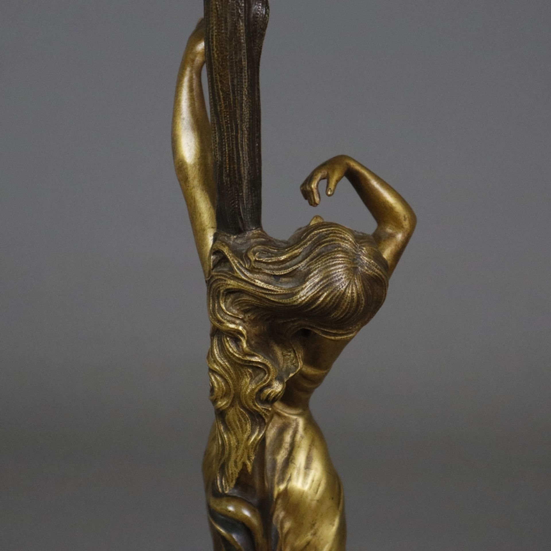 Jugendstil-Tischlampe - um 1900/10, Sockel signiert "H. Sibeud" für Hélène Sibeud (XIX-XX), Bronze, - Image 9 of 13