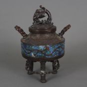 Kl. Deckel-Koro - Japan, Meiji-/ Taishō-Zeit, Bronzelegierung, braun patiniert, rundes Gefäß mit ei