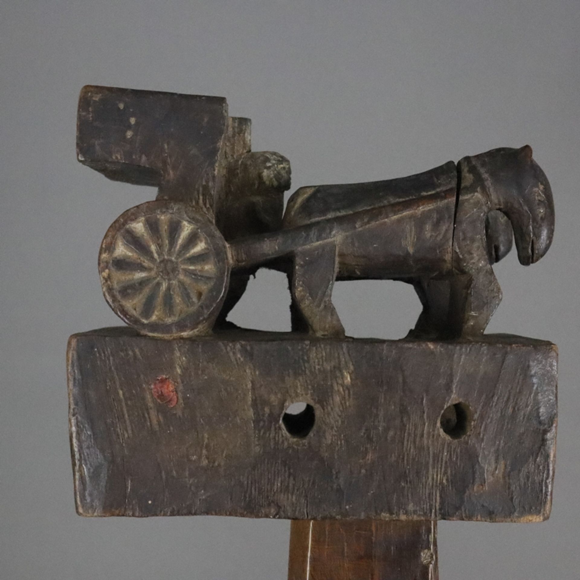 Kurzhalslaute "Dhodro Banam" - wohl Nordindien, 19. Jh./ frühes 20.Jh., Holz, geschnitzt, dunkel pa - Bild 6 aus 8