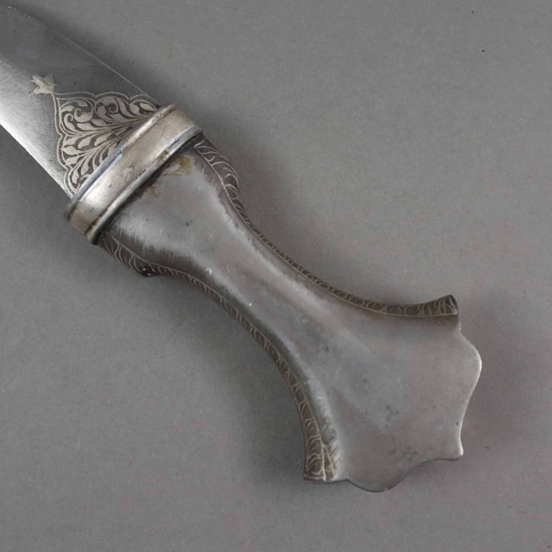 Silbertauschierter Eisen-Khanjar /-Jambyia - Indien 19./20.Jh., geschwungene zweischneidige Klinge - Image 4 of 6