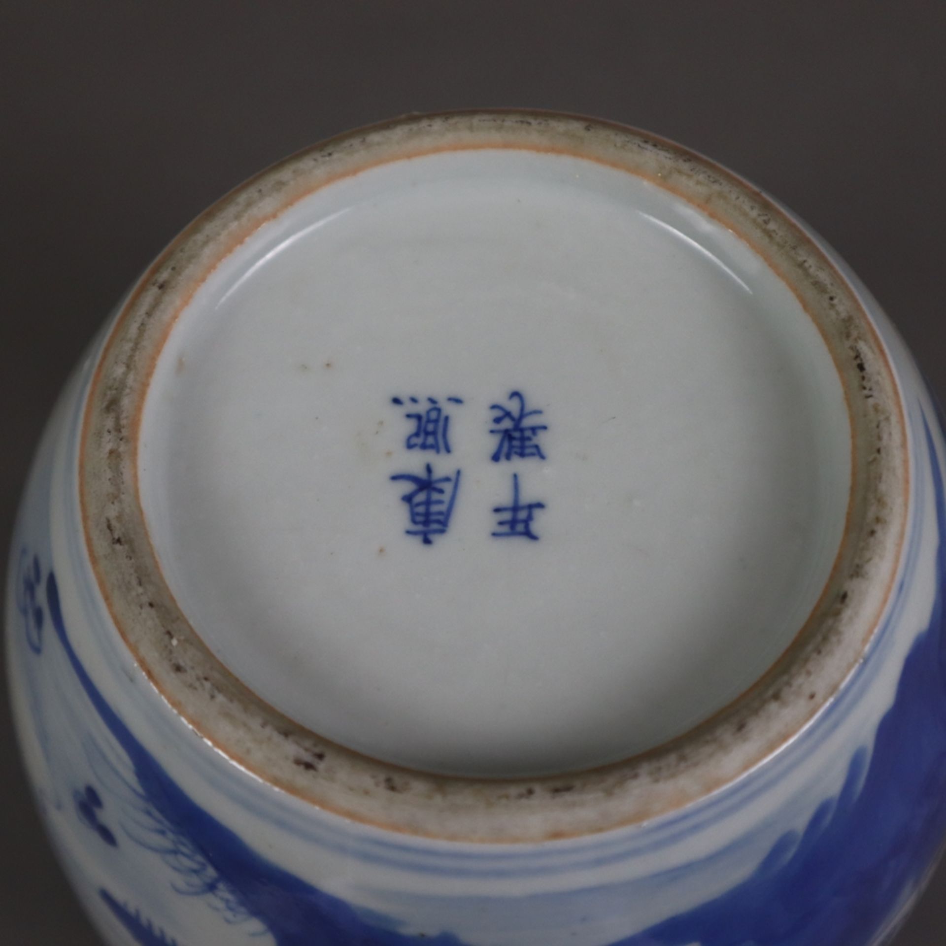 Kleiner Blau-Weiß-Deckeltopf - China, späte Qing-Dynastie, Porzellan, auf der Wandung Shan-Shui-Lan - Bild 9 aus 10