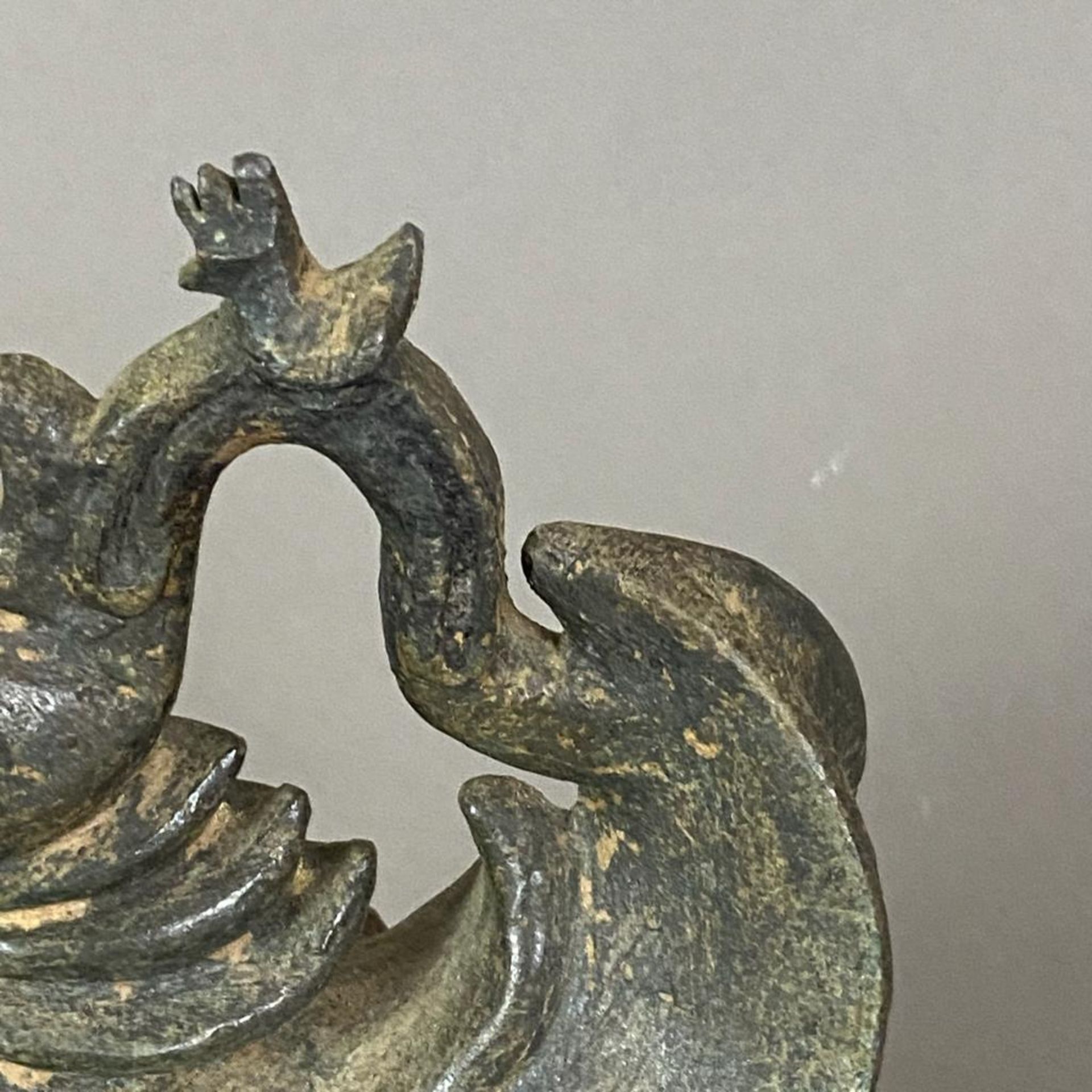 Großes altes Opiumgewicht - in Gestalt einer Hintha (mythischer Vogel) auf konischem rundem Sockel, - Bild 4 aus 10