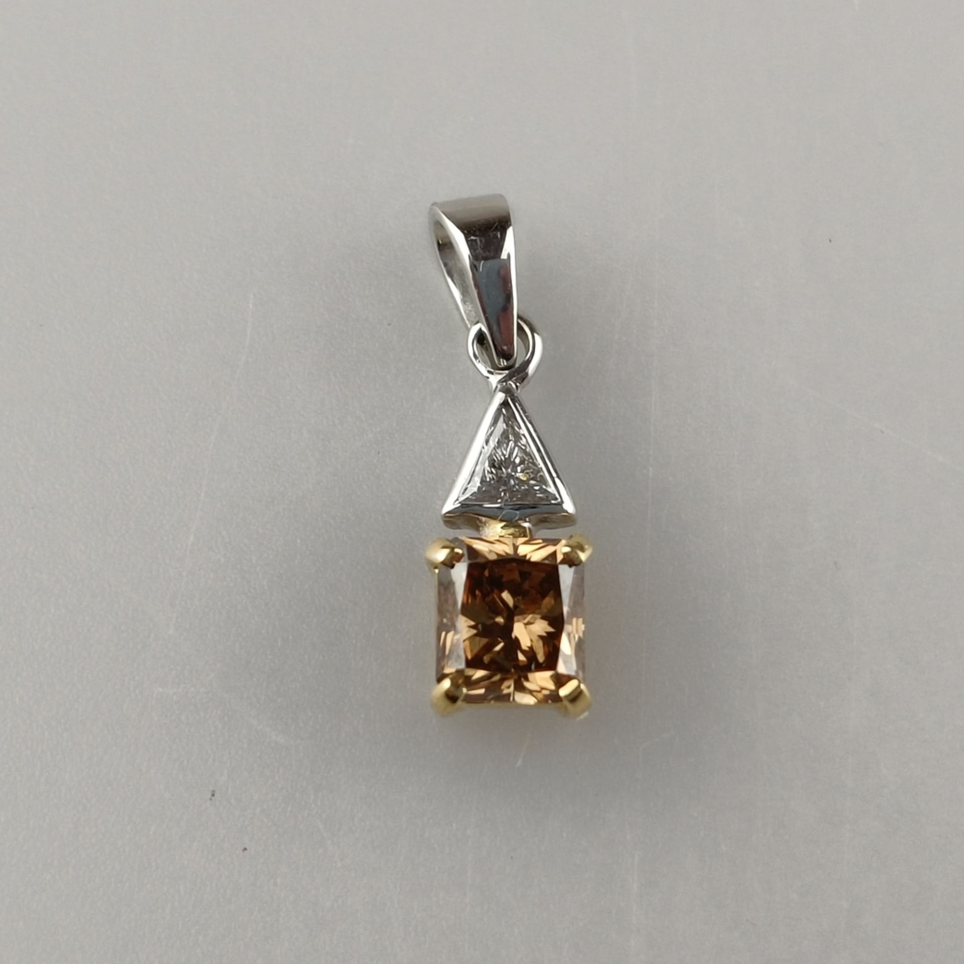 Diamantanhänger von über 1 Karat - Weiß-/ Gelbgold 750/000 (18K), rechteckiger Anhänger besetzt mit - Bild 4 aus 9