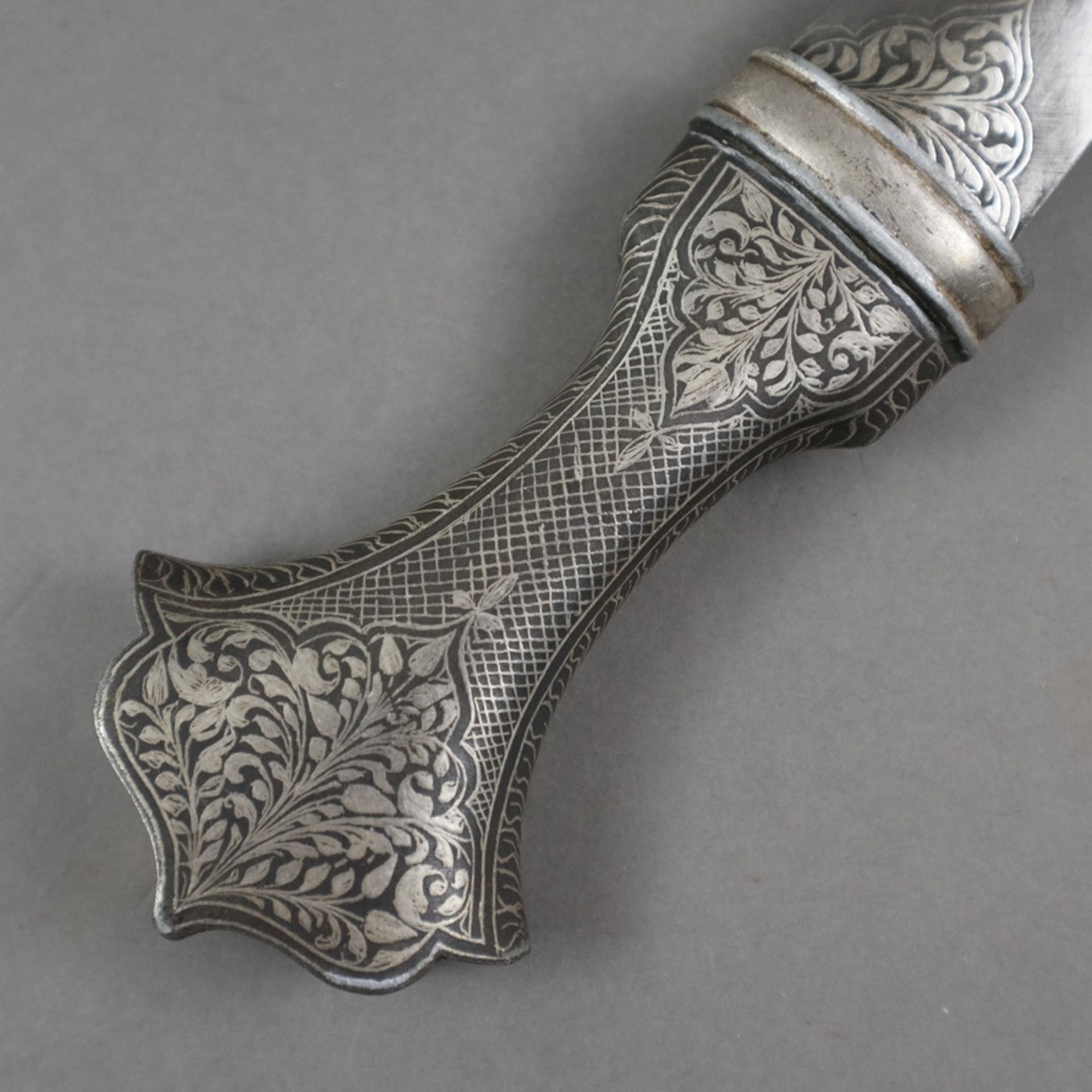 Silbertauschierter Eisen-Khanjar /-Jambyia - Indien 19./20.Jh., geschwungene zweischneidige Klinge - Image 3 of 6