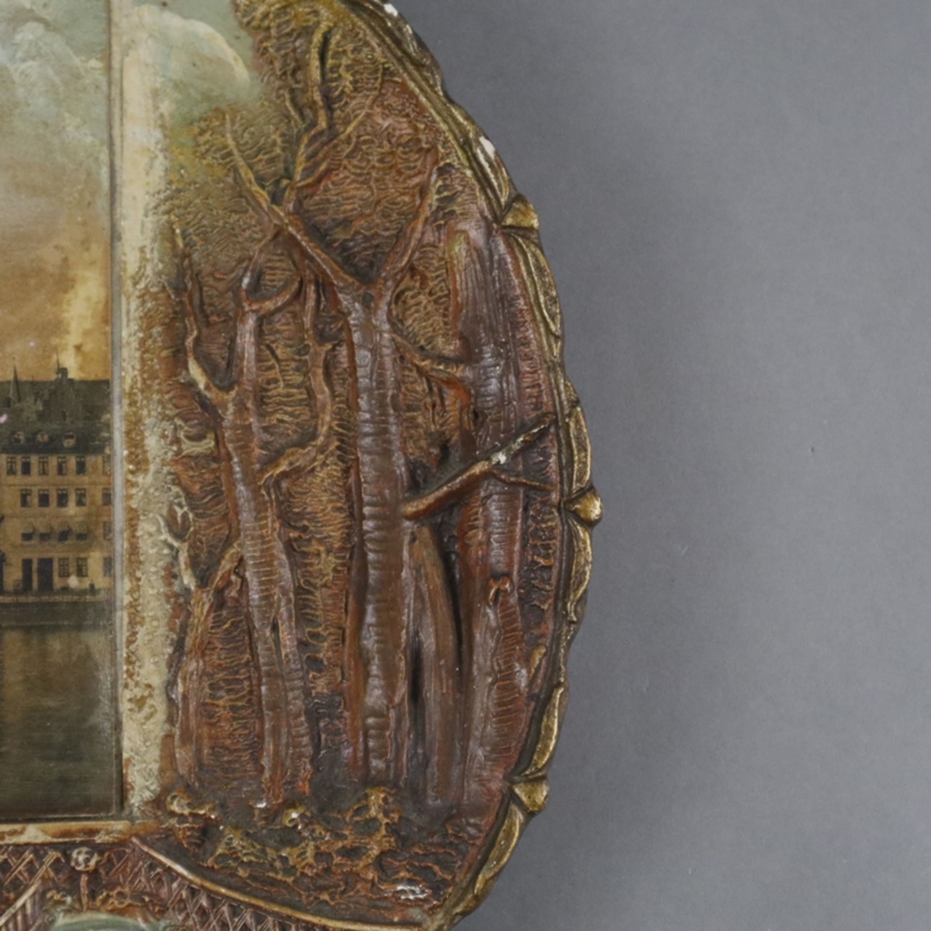 Antiker Souvenirteller "Frankfurt" - Sorau, Niederlausitz, Relief-Wandteller mit aufgeklebtem Frank - Bild 4 aus 8