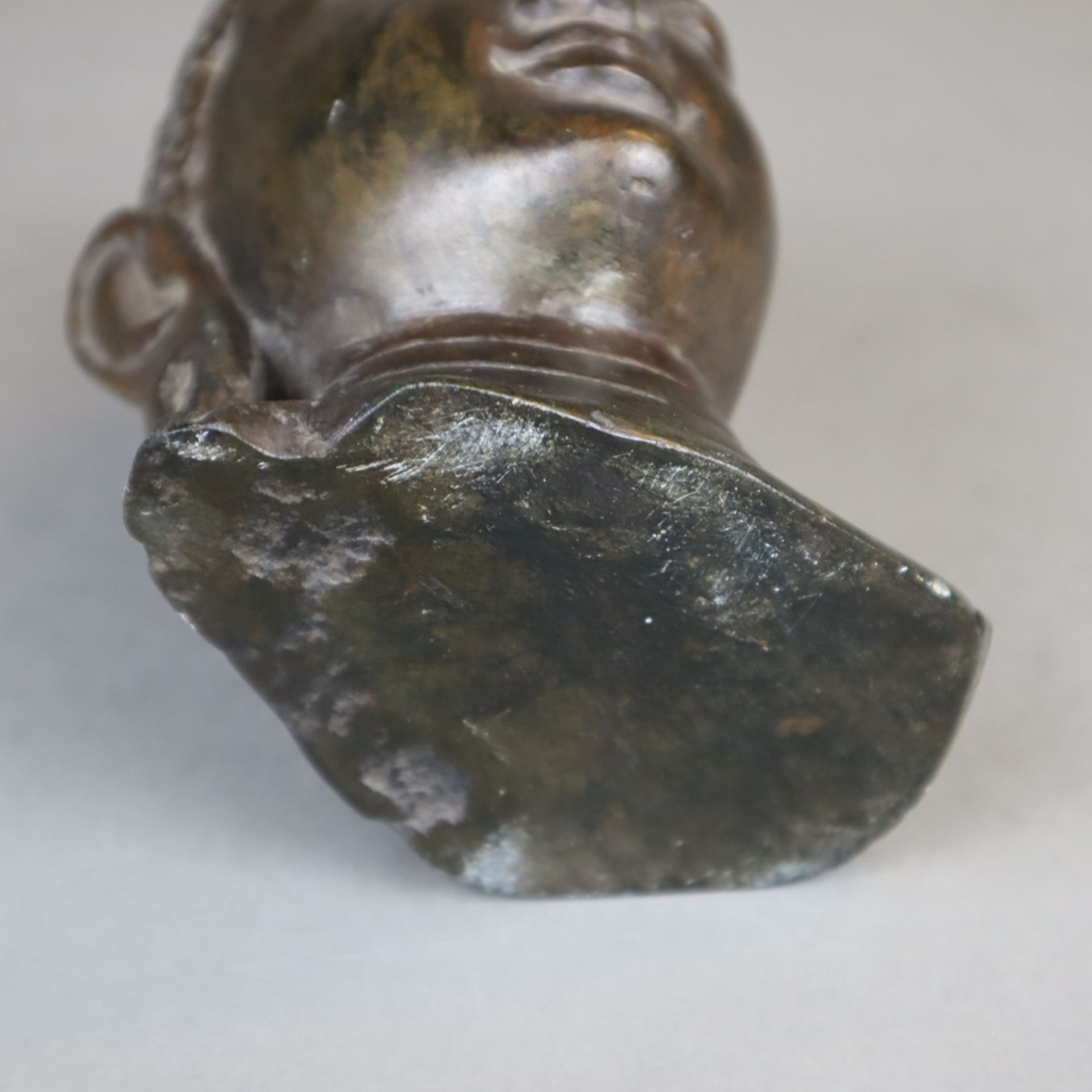 Small Buddha head - stone sculpture, India, fine facial features with meditatively half-closed eyes - Image 5 of 5