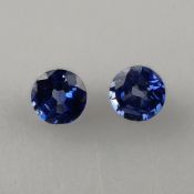 Zwei lose Saphire von 3,04 ct.- synthetisch, blau, Rundschliff, Gewicht 3,04 ct, Dm ca.6,5 mm