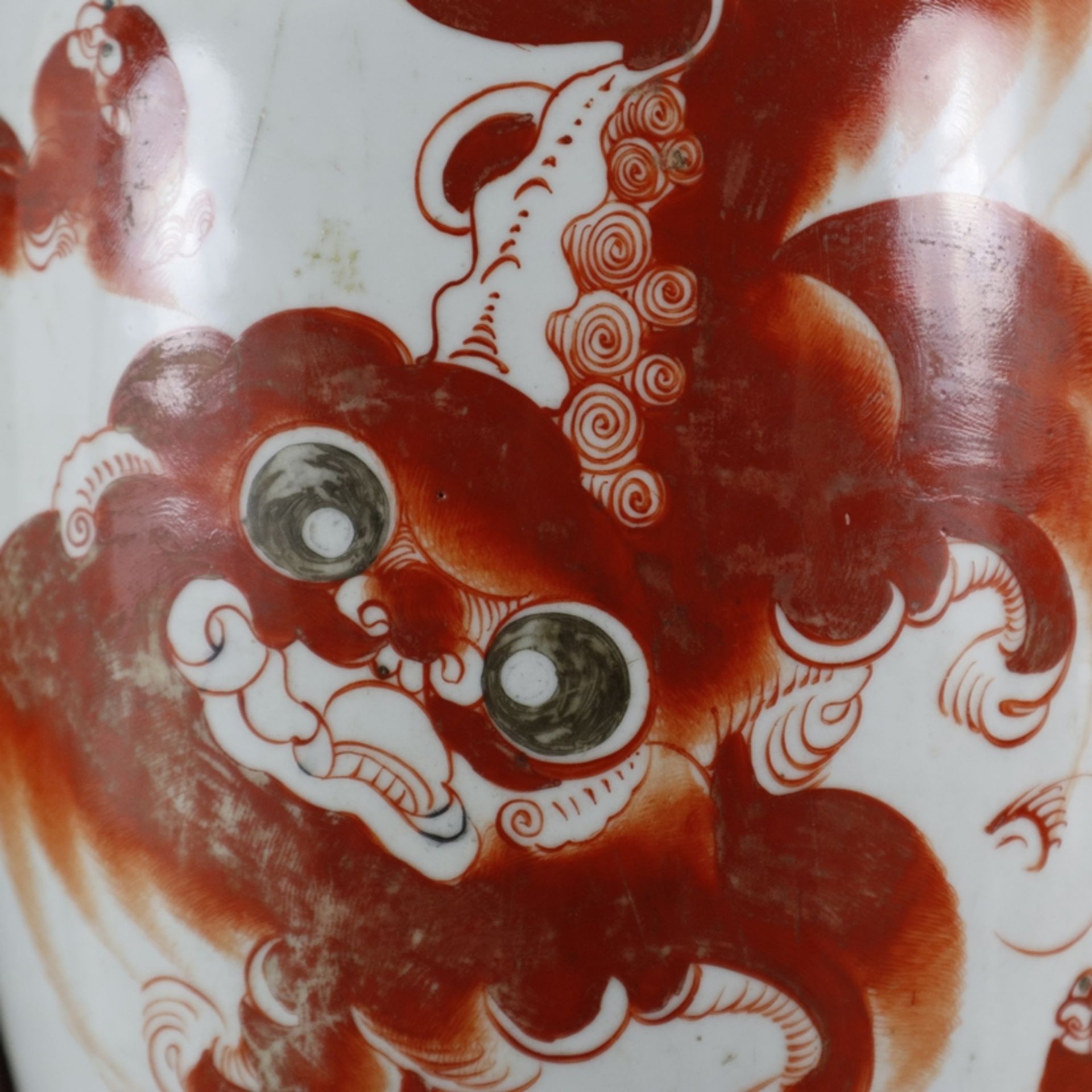 Wanddekoration mit Vase - China, halbe Porzellanvase in Holzrahmung eingelassen, Vase bemalt mit Sh - Bild 3 aus 6