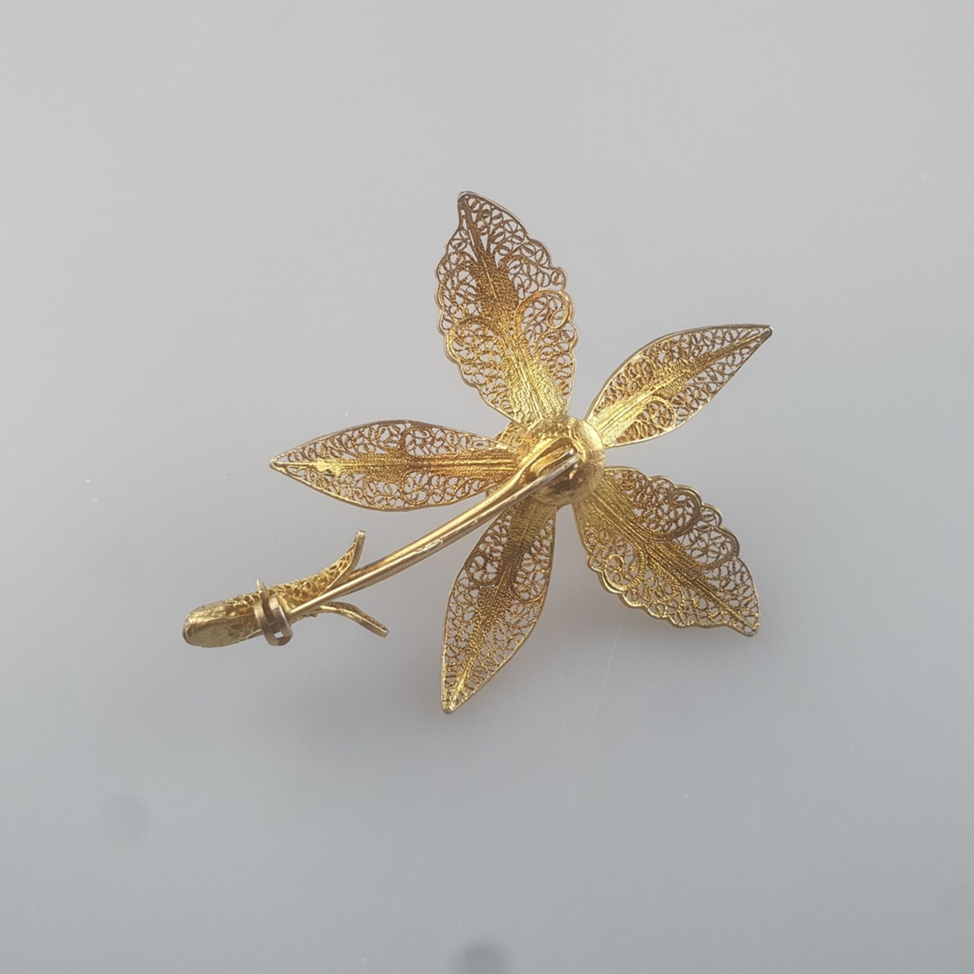 Blütenbrosche - Filigranarbeit aus Silberdraht, vergoldet, gesicherte Nadelung, Maße 6,9 x 5,5 cm,  - Bild 4 aus 4